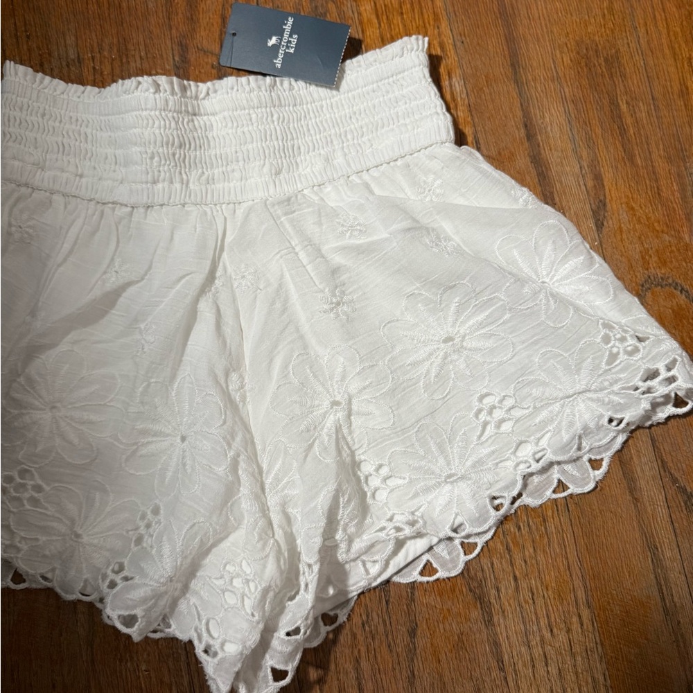 NEW Abercrombie Kids White Embroidered Shorts Set - Picture 12 of 16